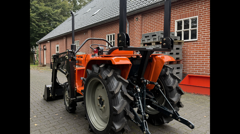 Winteraanbieding Kubota B1600 met voorlader al vanaf €125,- per maand.